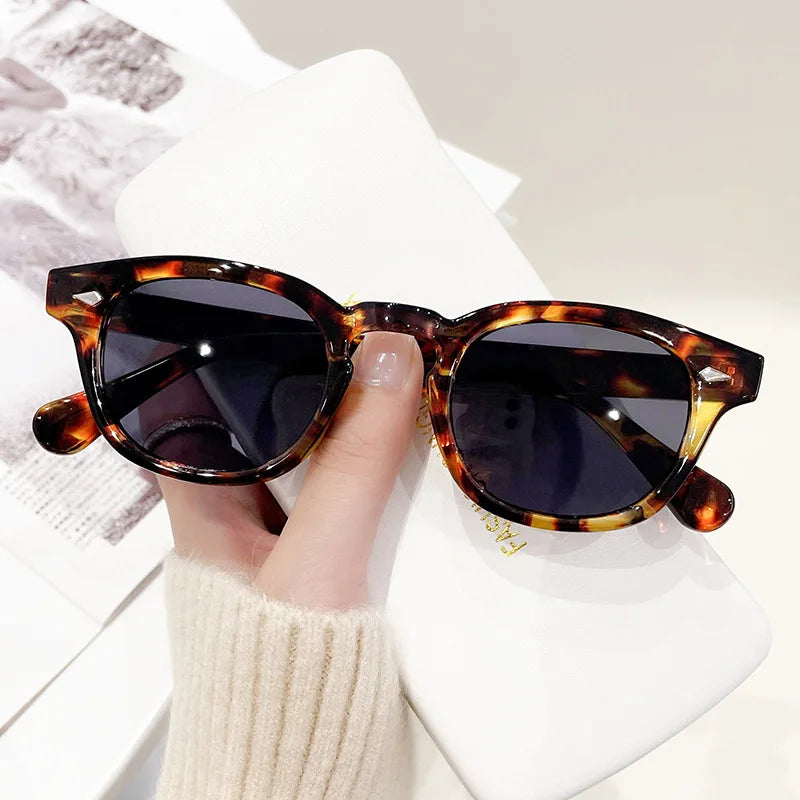 RPXBGUCKARHG Vintage Shell Round Sunglasses Unisex UV400 Rivet Design