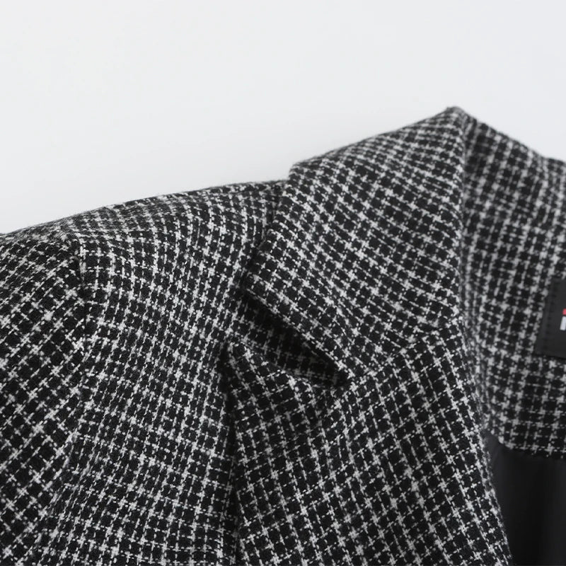 Men's Classic Plaid Blazer Jacket Notched Lapel With Button Closure
