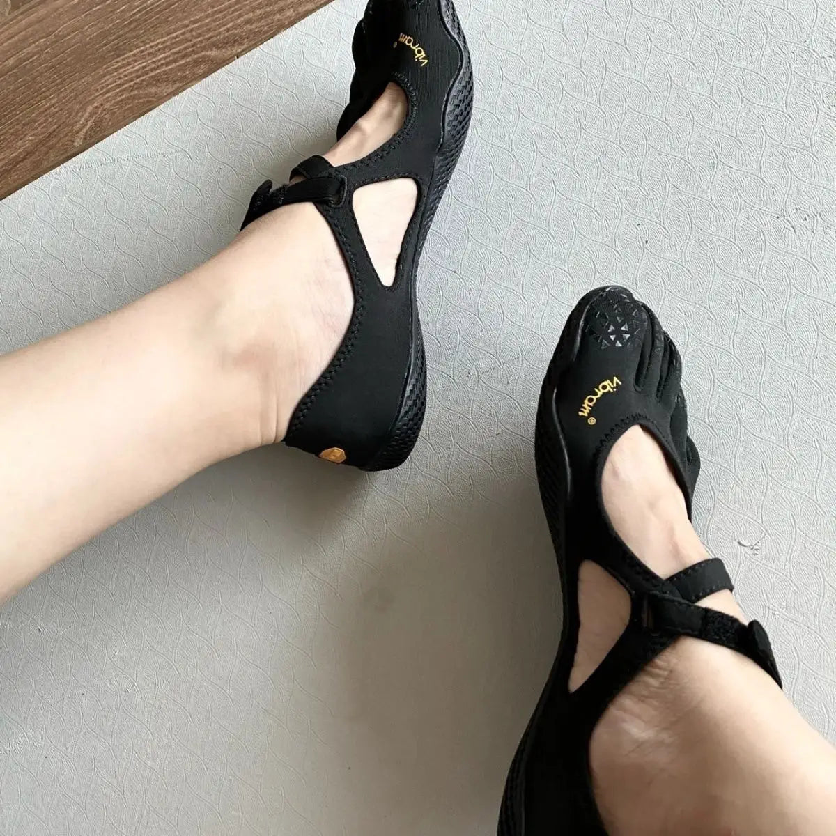 Five Toes Barefoot Shoes Unisex Lightweight Breathable Ankle Strap Sneakers
